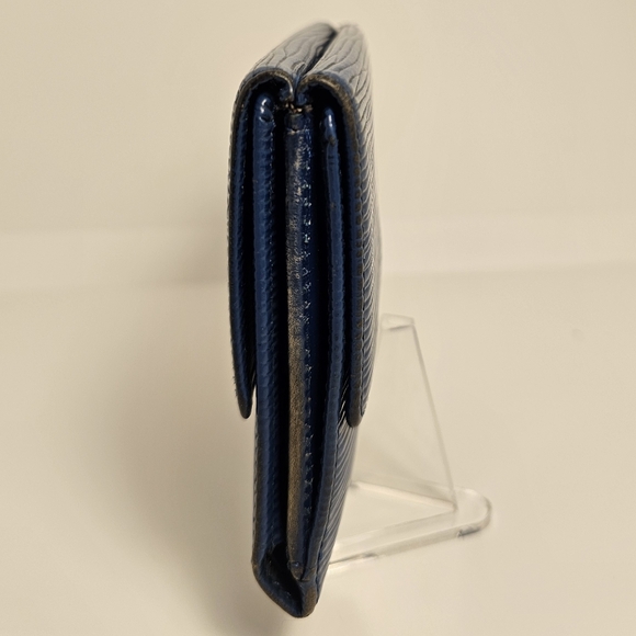 LOUIS VUITTON Blue Epi Wallet - Unisex - Picture 3 of 14